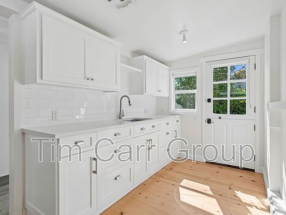 5th image of 220 Monte Vista Ave #B