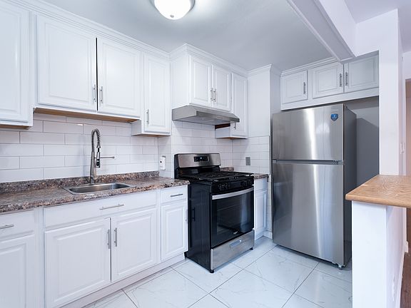 4th image of 1003 Hart St Floor 1