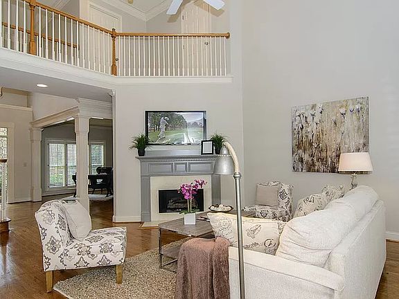 2nd image of 926 Highland Lakes Ln