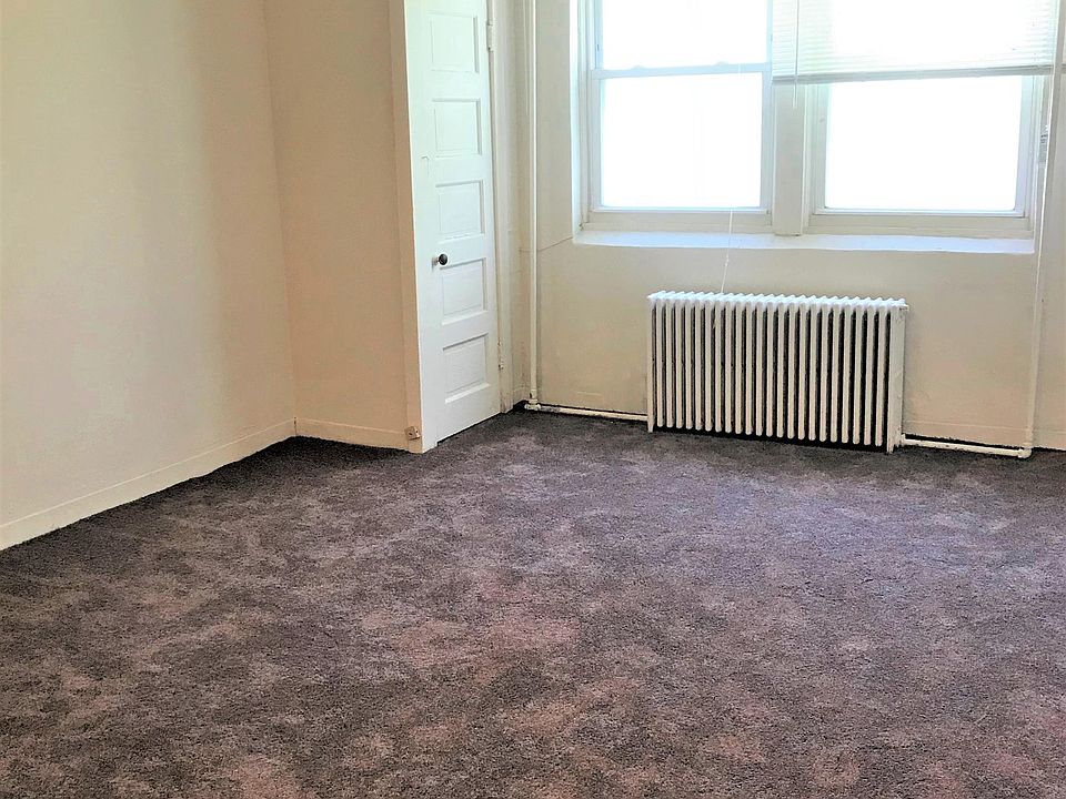 Living/Sleeping Area