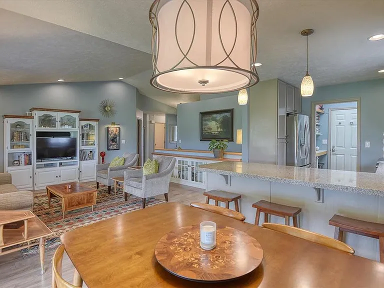 311 S Calvin Ln — Photo 6