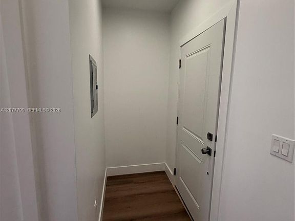 3rd image of 1619 Jefferson Ave #310