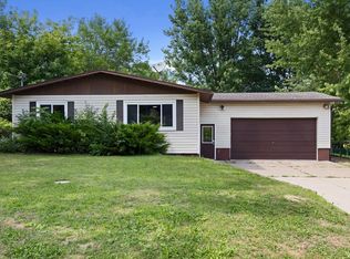 460 Center St, Dakota, MN 55925