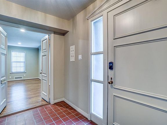 3rd image of 4439 University Blvd