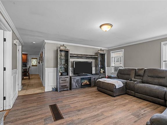 3rd image of 46 Morgan Ave