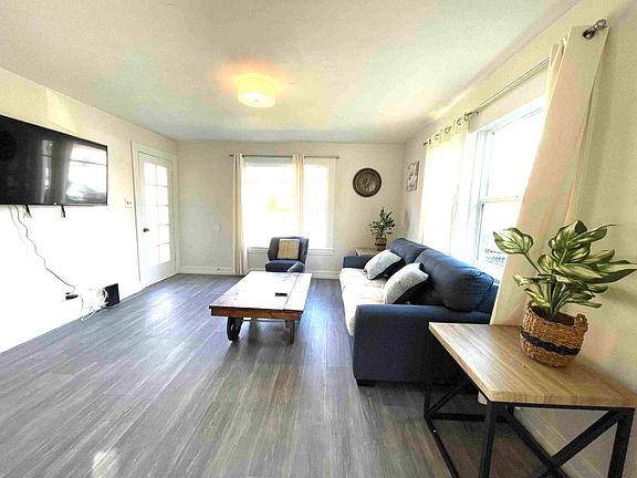 4th image of 185 N 26th St
