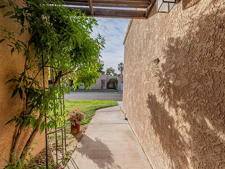 10637 S Calle Raquel — Photo 32