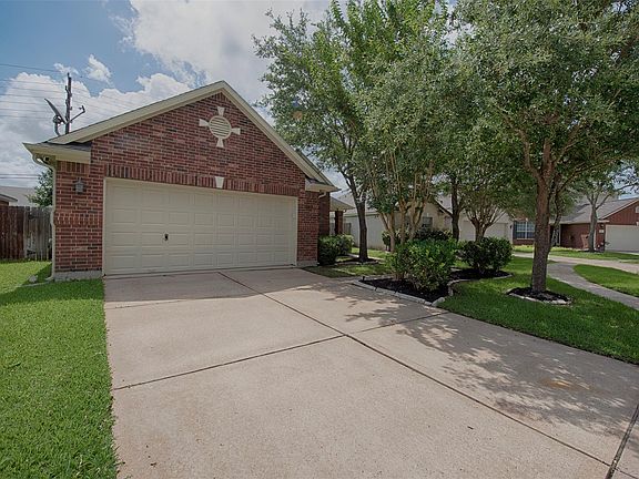 3rd image of 2725 Hidden Landing Dr