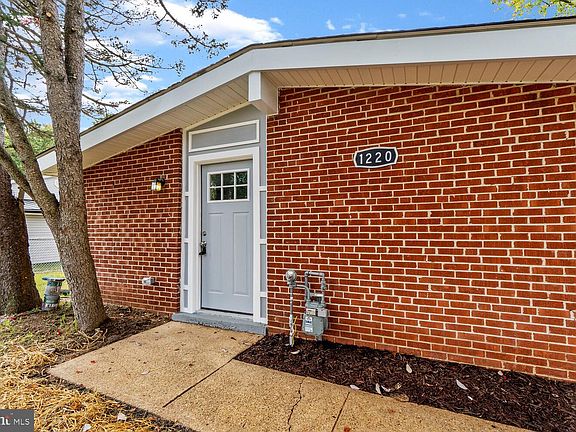 4th image of 1220 Cathedral Dr