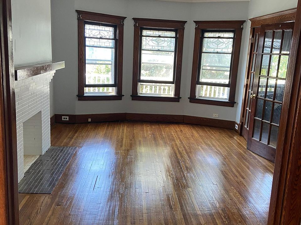 1st image of 19 Abbottsford Pl #2