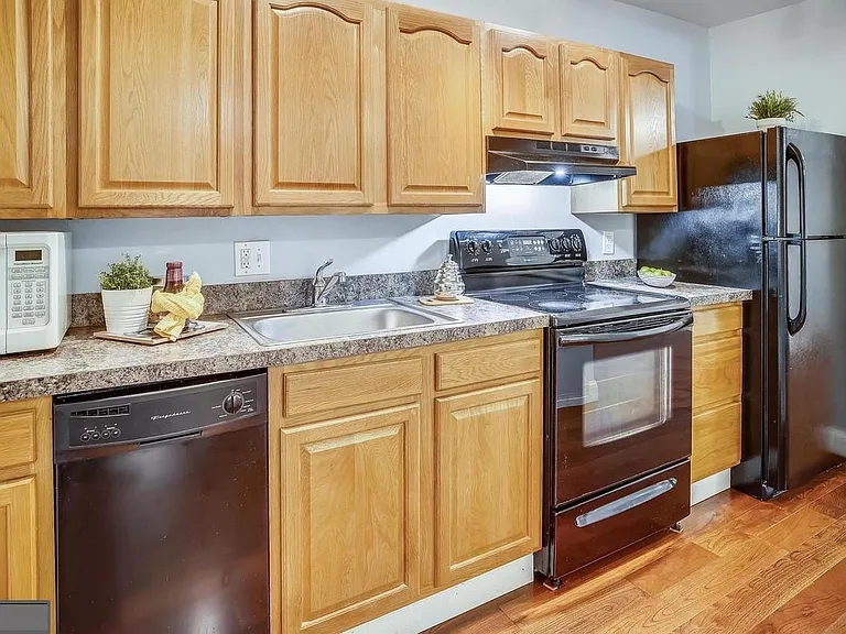 1462 Spring Rd NW #B — Photo 12