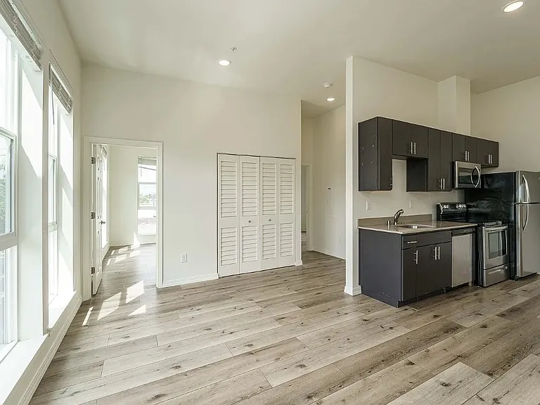 2713 E Evergreen Blvd #202 — Photo 8