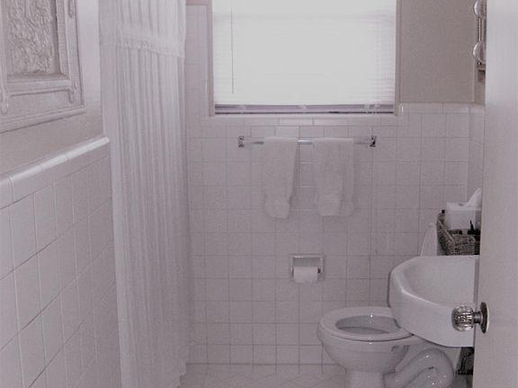 5th image of 2417 Rosamond St