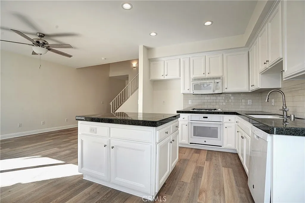 3 bed, 2.5 bath, 1505 sqft, $3,750 — Photo 4