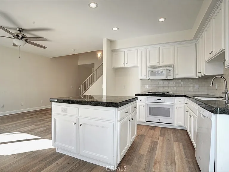 7124 Farralone Ave #110 — Photo 4