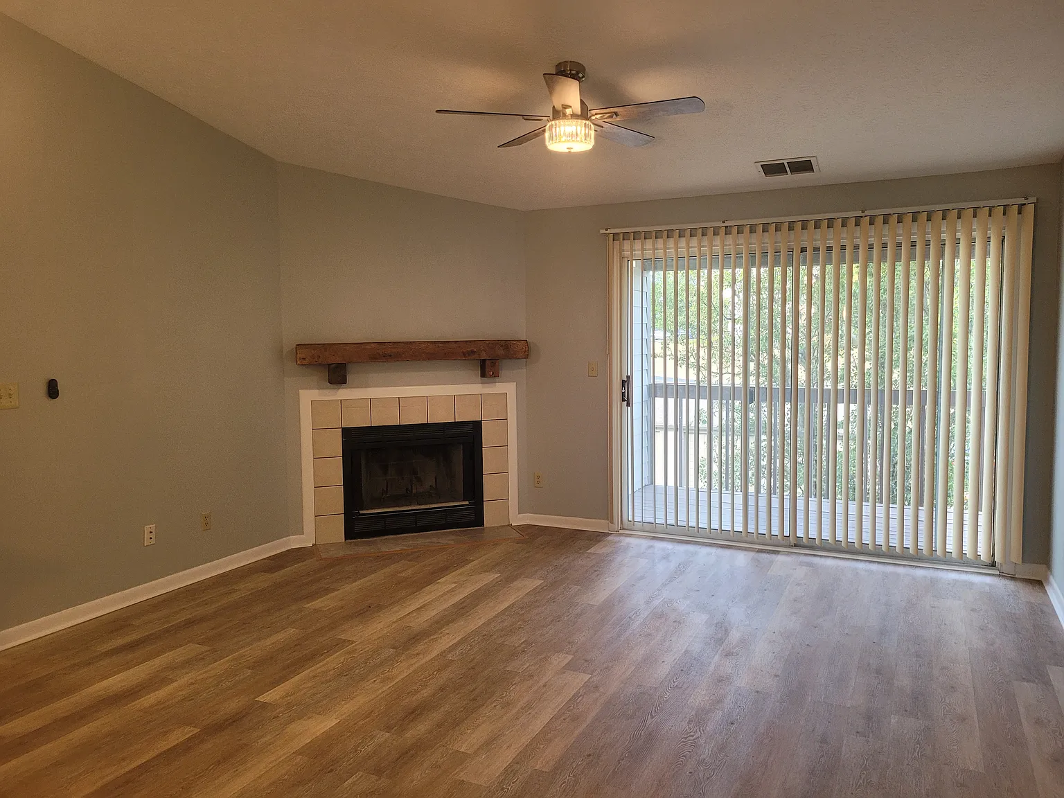 2 bed, 1025 sqft, $1,800 — Photo 2