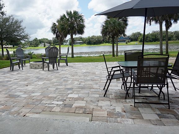 5th image of 1053 Country Lake Cir