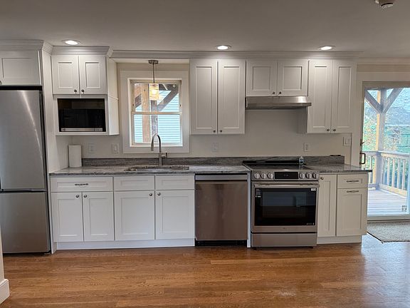2nd image of 621-623 Thames St #B