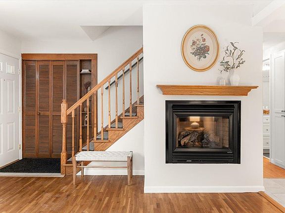 3rd image of 2020 Fairway Dr NE