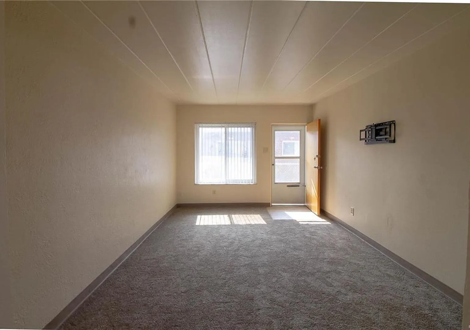 Walton 2758 — Photo 3