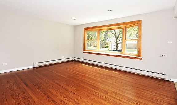 3rd image of 10652 Fleet St