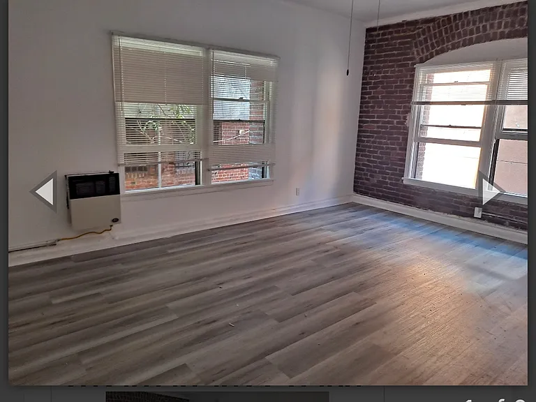Manhattan Place — Photo 33