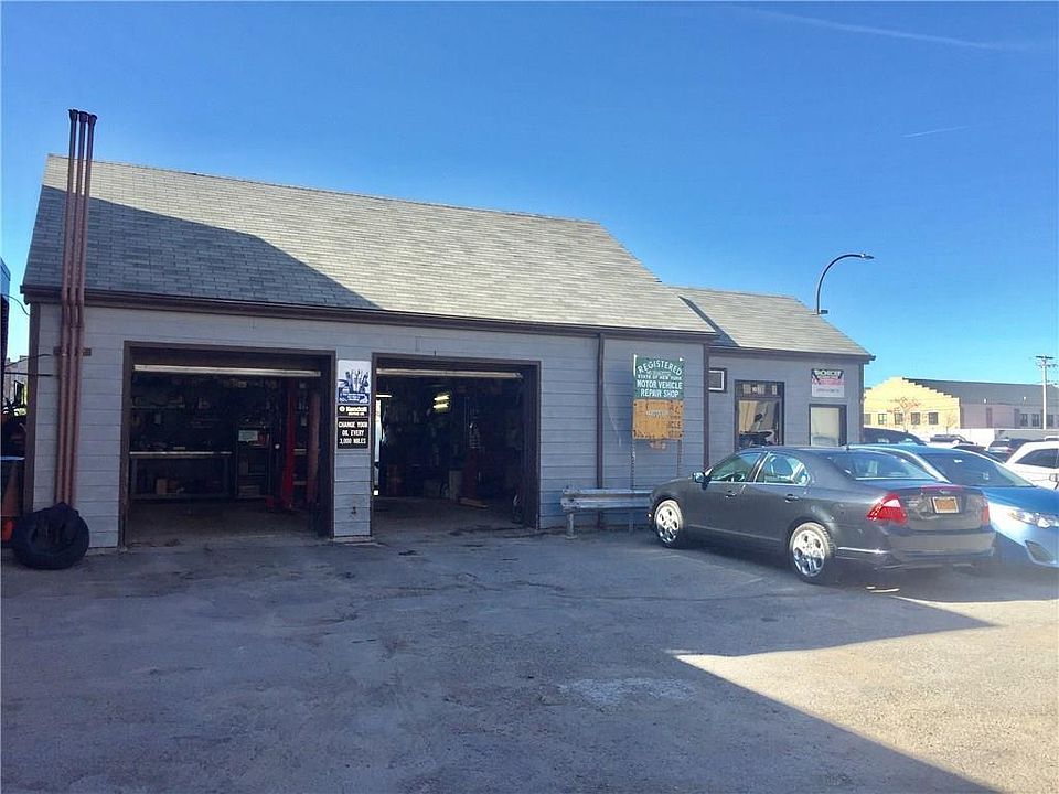 2nd image of 102 Brown St