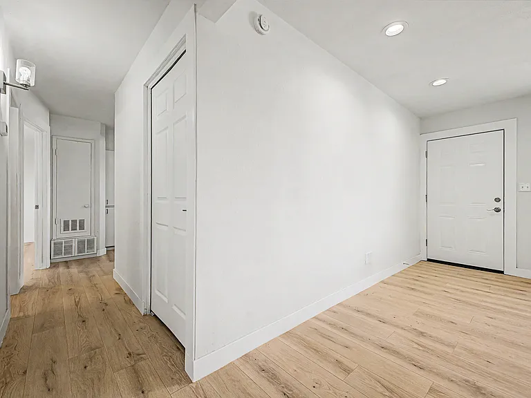 2526 W Orchid Ln — Photo 11