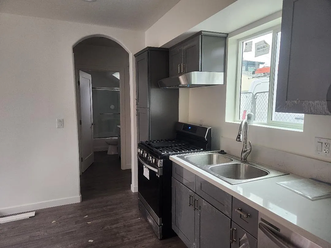 1 bed, 500 sqft, $2,100 — Photo 3
