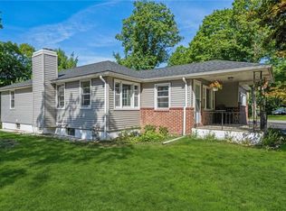 17 East Pl, Tuxedo Park, NY 10987