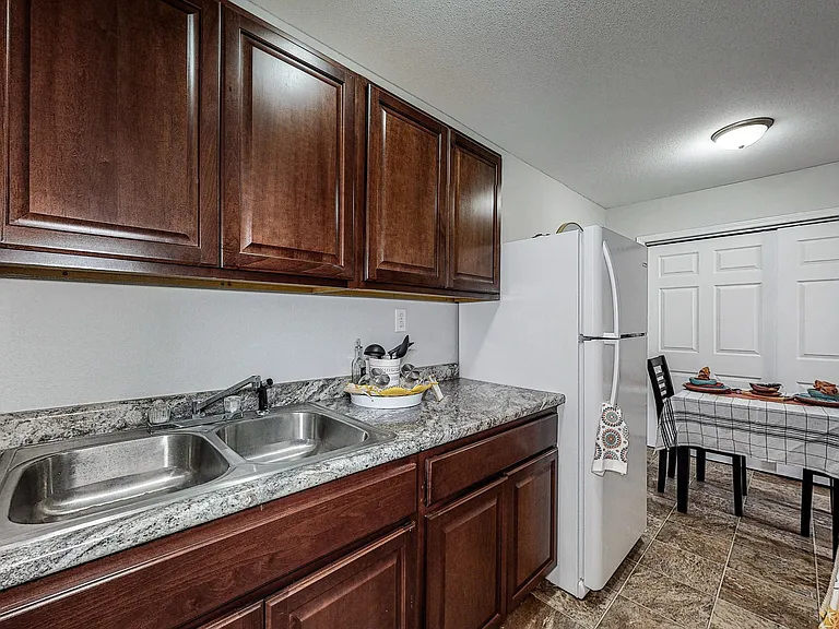 2519 Clarkson Ave — Photo 16