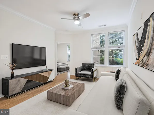 12000 Market St APT 142, Reston, VA 20190