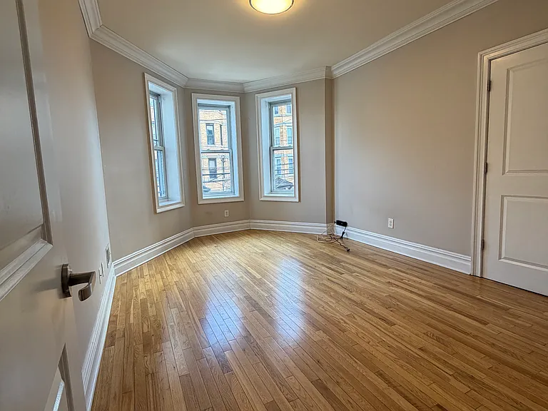 377 Baldwin Ave #2R — Photo 4