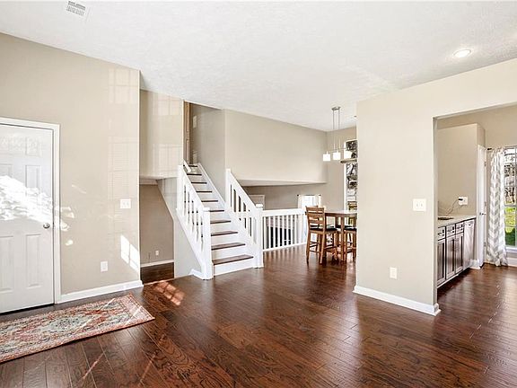 3rd image of 6617 Eastbriar Dr