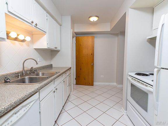 5th image of 144 W Park Ave #106