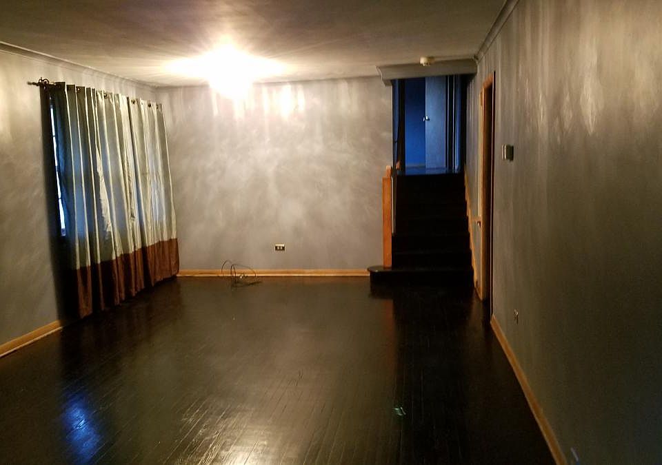 livingroom with hardwood floors