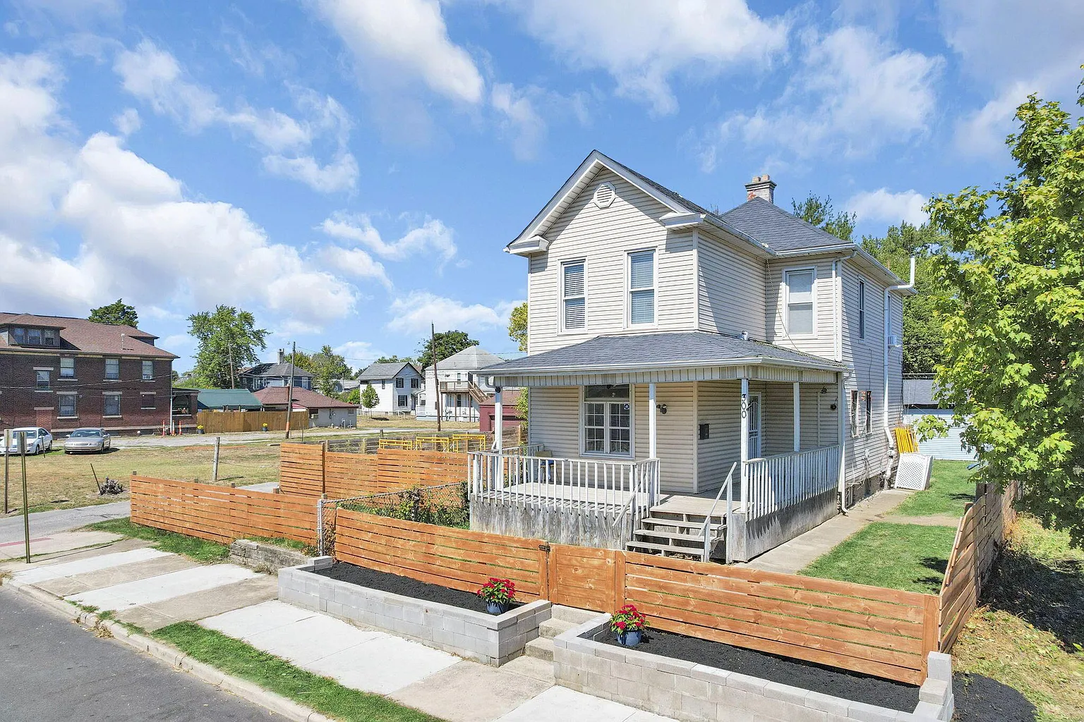 300 E Innis Ave photo 1
