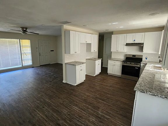 3rd image of 906 Avenue A
