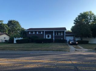 190 Colonial Springs Rd, Wheatley Heights, NY 11798