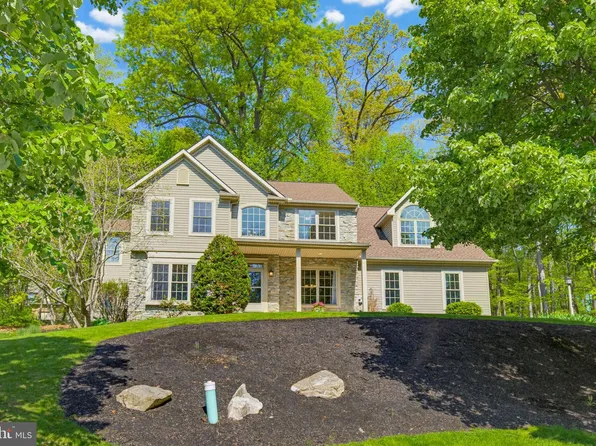 2760 Stevens Summit Dr, Columbia, PA 17512