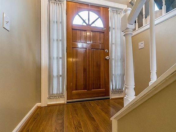 2nd image of 7819 Heatherglen Dr