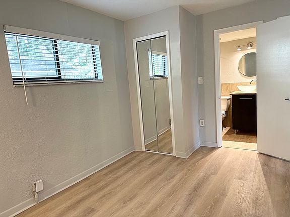 Bedroom / Bathroom