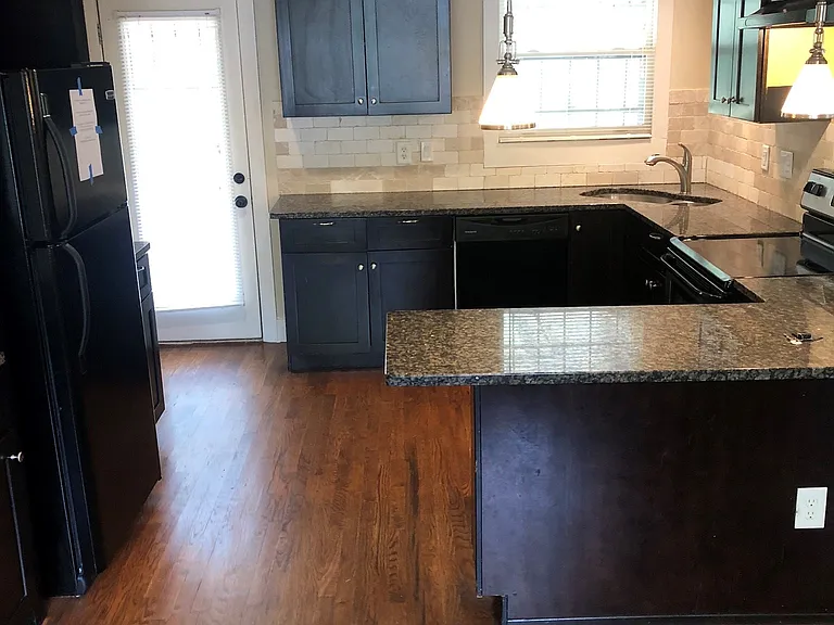 2578 Rockcliff Rd — Photo 3