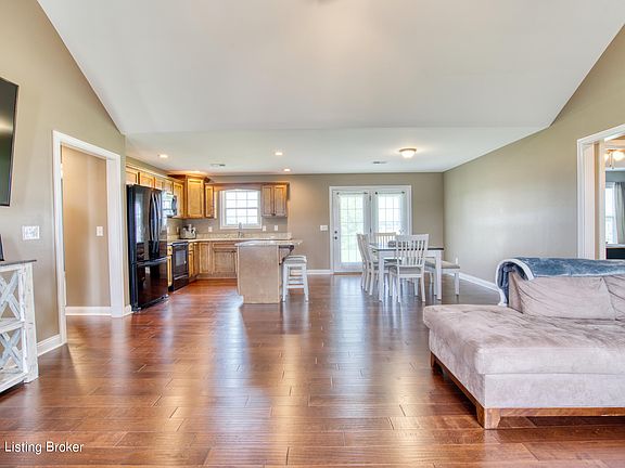 5th image of 106 Montega Ln