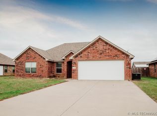 121 Cecil Cir, Calera, OK 74730
