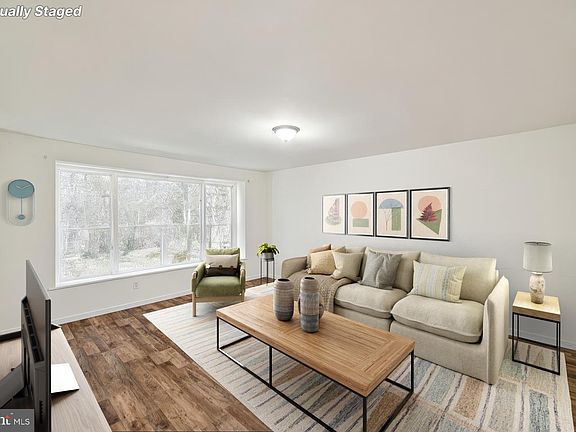 2nd image of 2511 Lisa Dr