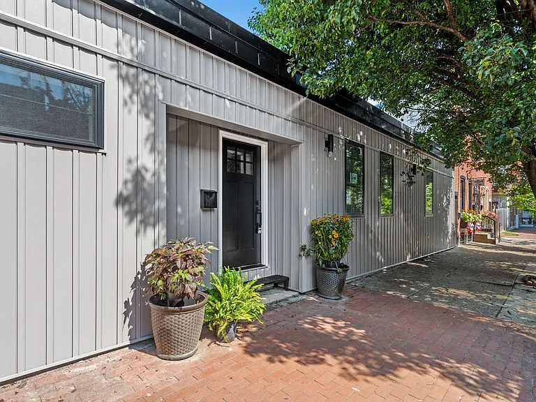 1629 E Eyre St — Photo 25