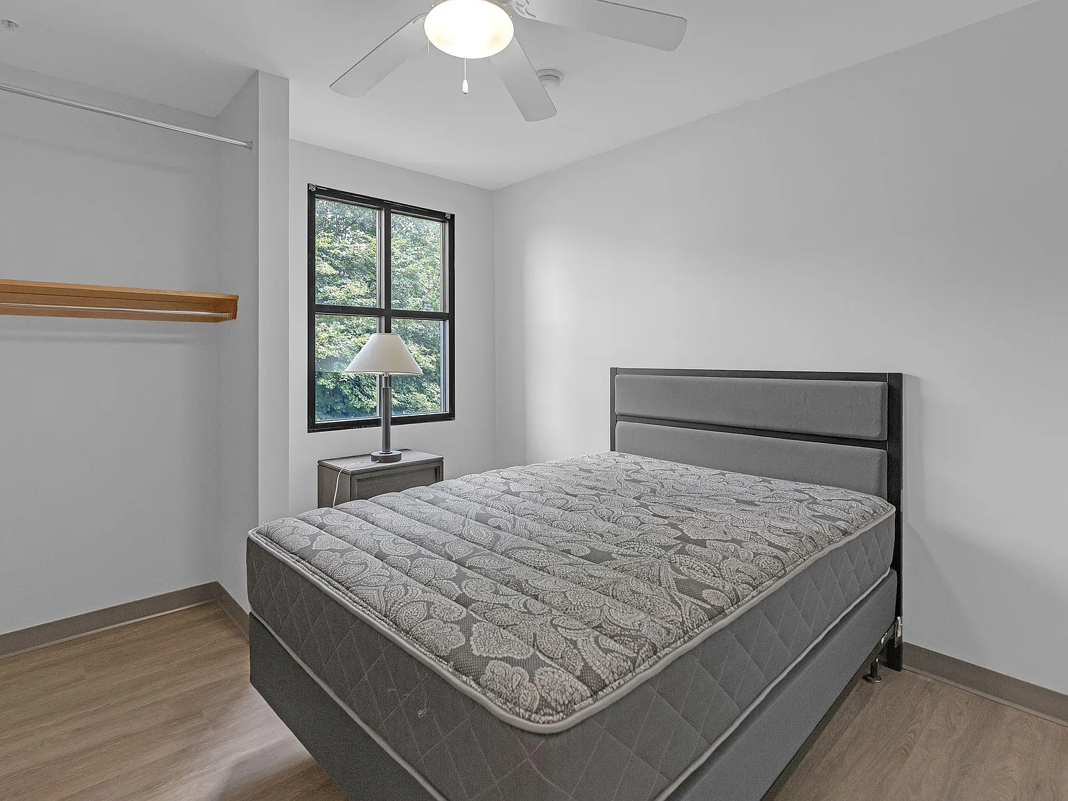 4 bed, 2.0 bath, 2300 sqft, $905 — Photo 2