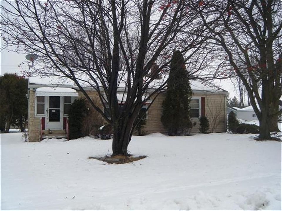 2nd image of 209 E Elm St