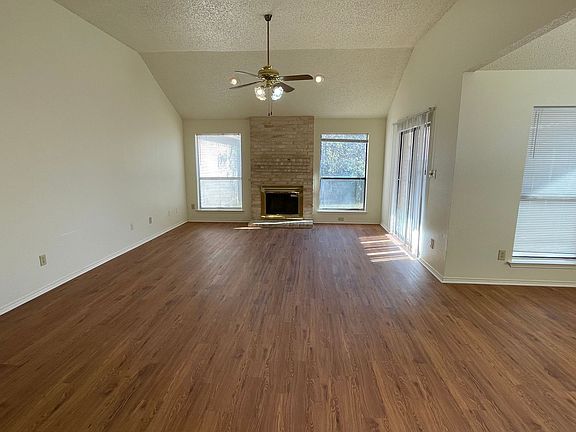 4th image of 308 Sierra Way